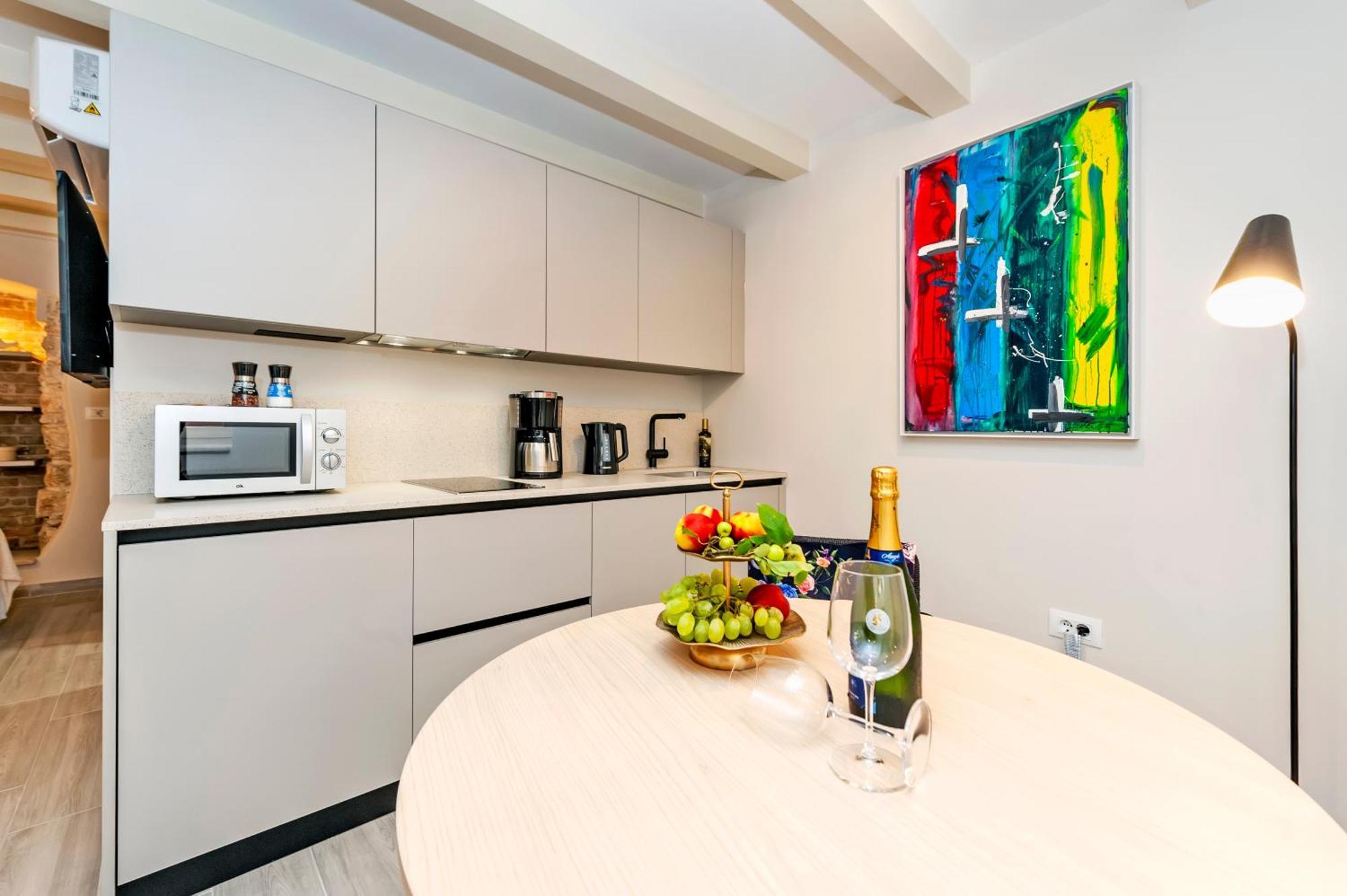 Yellow House ロヴィニ 部屋 写真