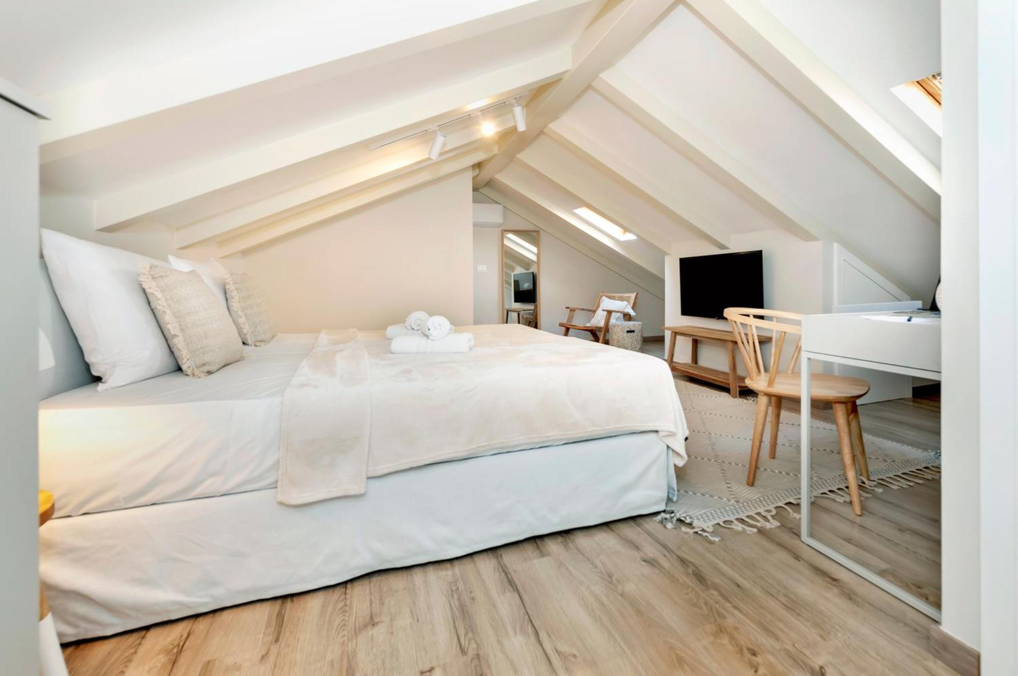 Yellow House ロヴィニ 部屋 写真